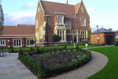 Shrubs planted in 4 quarters in a circle